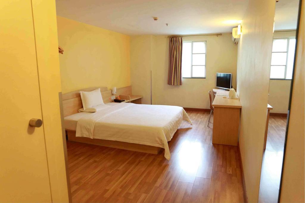 7Days Inn Jingmen Huyaguan Szoba fotó