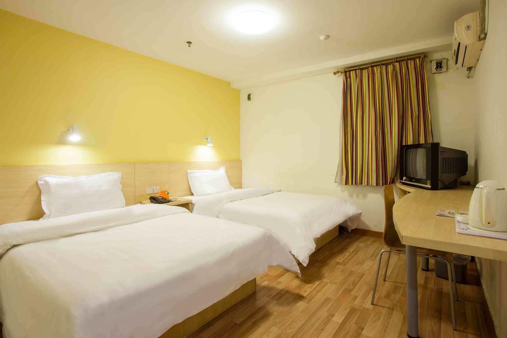 7Days Inn Jingmen Huyaguan Szoba fotó