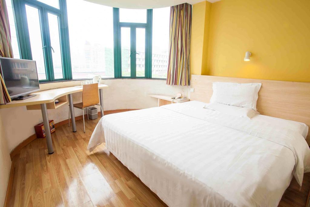 7Days Inn Jingmen Huyaguan Szoba fotó